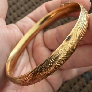 Vintage Solid 14K Yellow Gold Hand-Etched Hinged Bangle Bracelet